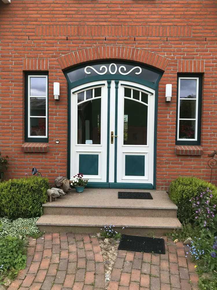 tipa_referenzen_tueren_29 Hochwertige Holzarbeiten von TIPA – Ihre Tischlerei in Husum | Maßgefertigte Fenster, Türen und Treppen von TIPA aus Nordfriesland